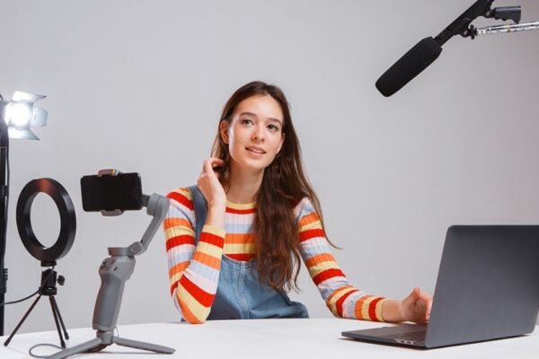 Konten Kreator Rebut Spotlight! Artis Konvensional Mulai Tersingkir di Dunia Hiburan